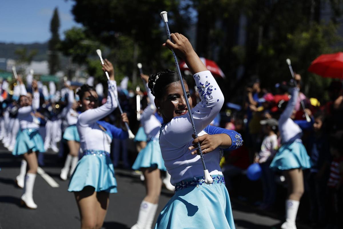 Tradicional Desfile del Correo en San Salvador