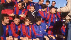 Parte de la plantilla de la temporada 1980/81 del Barça. El presidente Núñez en el centro junto a Quini (izquierda) Parte de la plantilla de la temporada 1980/81 del Barça. El presidente Núñez en el centro junto a Quini (izquierda)