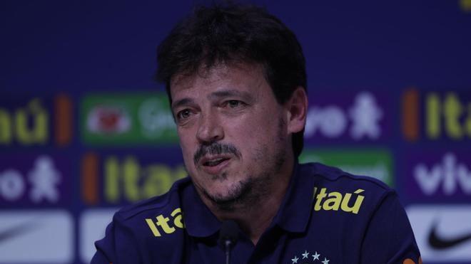 Diniz, seleccionador interino de Brasil, se niega a hablar sobre Ancelotti