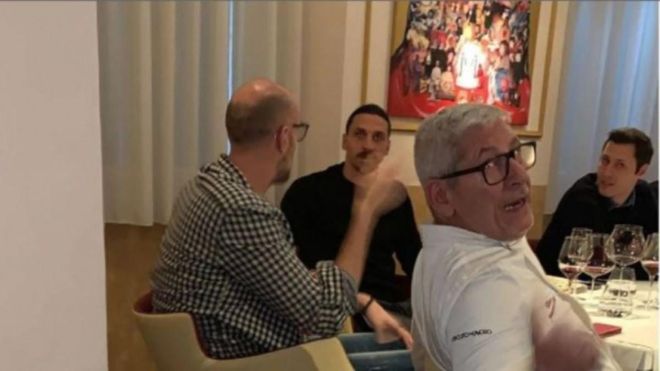 Ibrahimovic, cazado en un restaurante Ibrahimovic, cazado en un restaurante