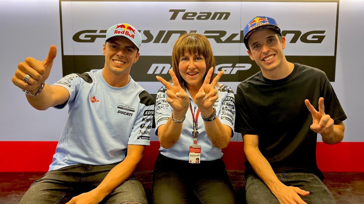 Álex Márquez, junto a Fabio Di Giannantonio y Nadia Padovani Álex Márquez, junto a Fabio Di Giannantonio y Nadia Padovani