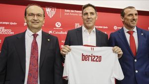 El Sevilla empieza una nueva etapa con Arias y Berizzo El Sevilla empieza una nueva etapa con Arias y Berizzo
