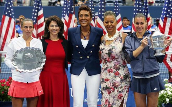Flavia Pennetta y Roberta Vinci en la entrega de premios del US Open Flavia Pennetta y Roberta Vinci en la entrega de premios del US Open