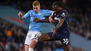 De Bruyne disputando un balón con Michail Antonio De Bruyne disputando un balón con Michail Antonio