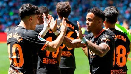 Resumen, goles y highlights del Celta de Vigo 1 - 2 Valencia de la jornada 34 de LaLiga Santander