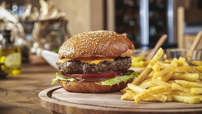 Se encuentra un dedo humano en la hamburguesa que había pedido en un restaurante Se encuentra un dedo humano en la hamburguesa que había pedido en un restaurante