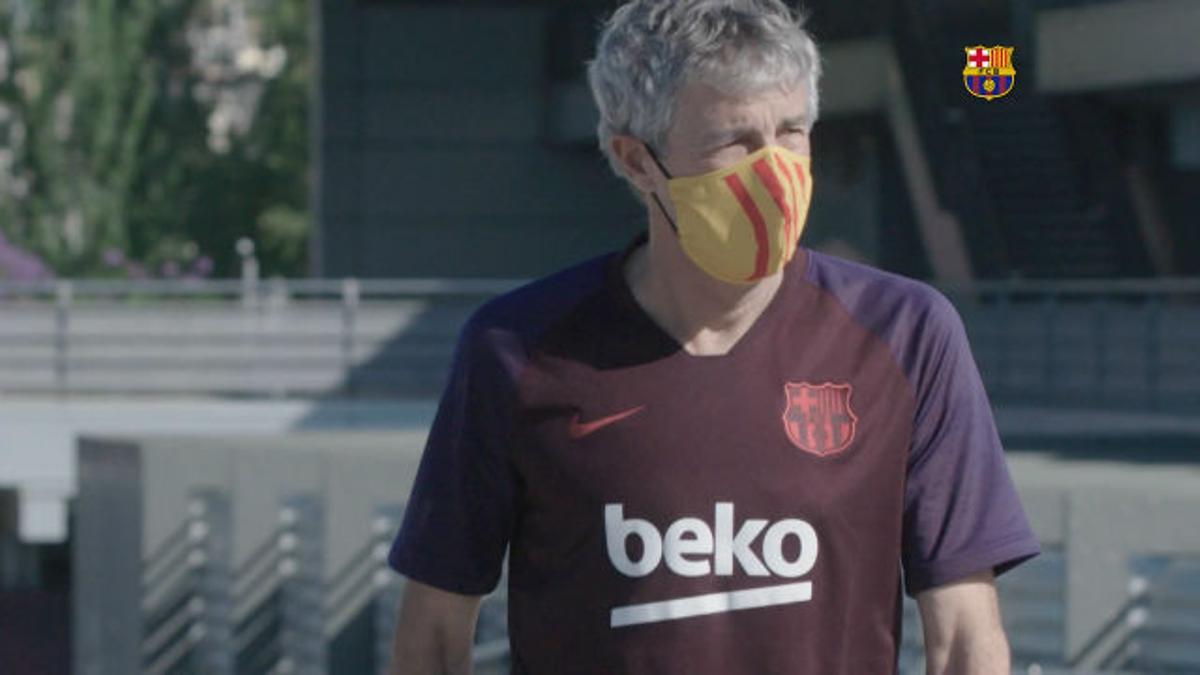 Los técnicos del Barça ya lucen las mascarillas culés en el entrenamiento de hoy