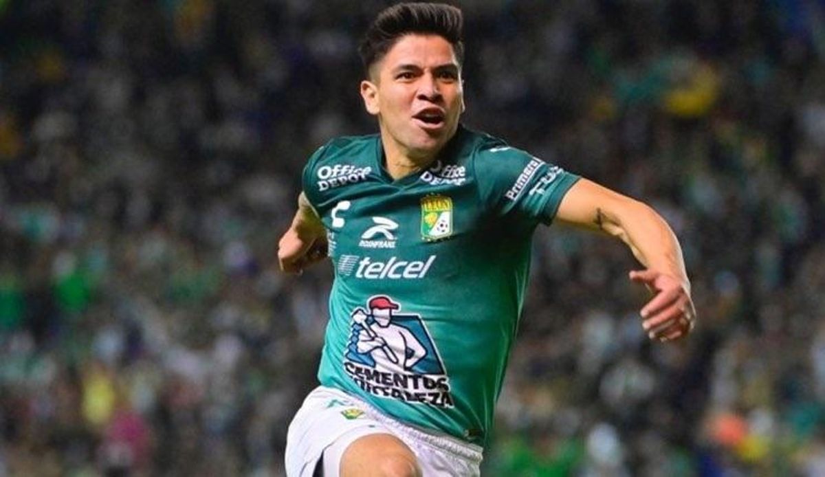 Ángel Mena celebra un gol para el León. Ángel Mena celebra un gol para el León.