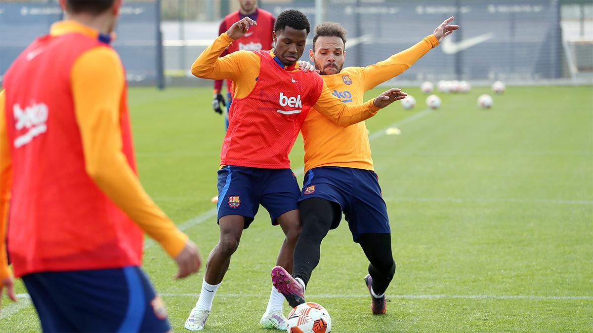PANTALÓN CORTO DE ENTRENAMIENTO OFICIAL NIKE FC BARCELONA DRY HOMBRE  854218-010