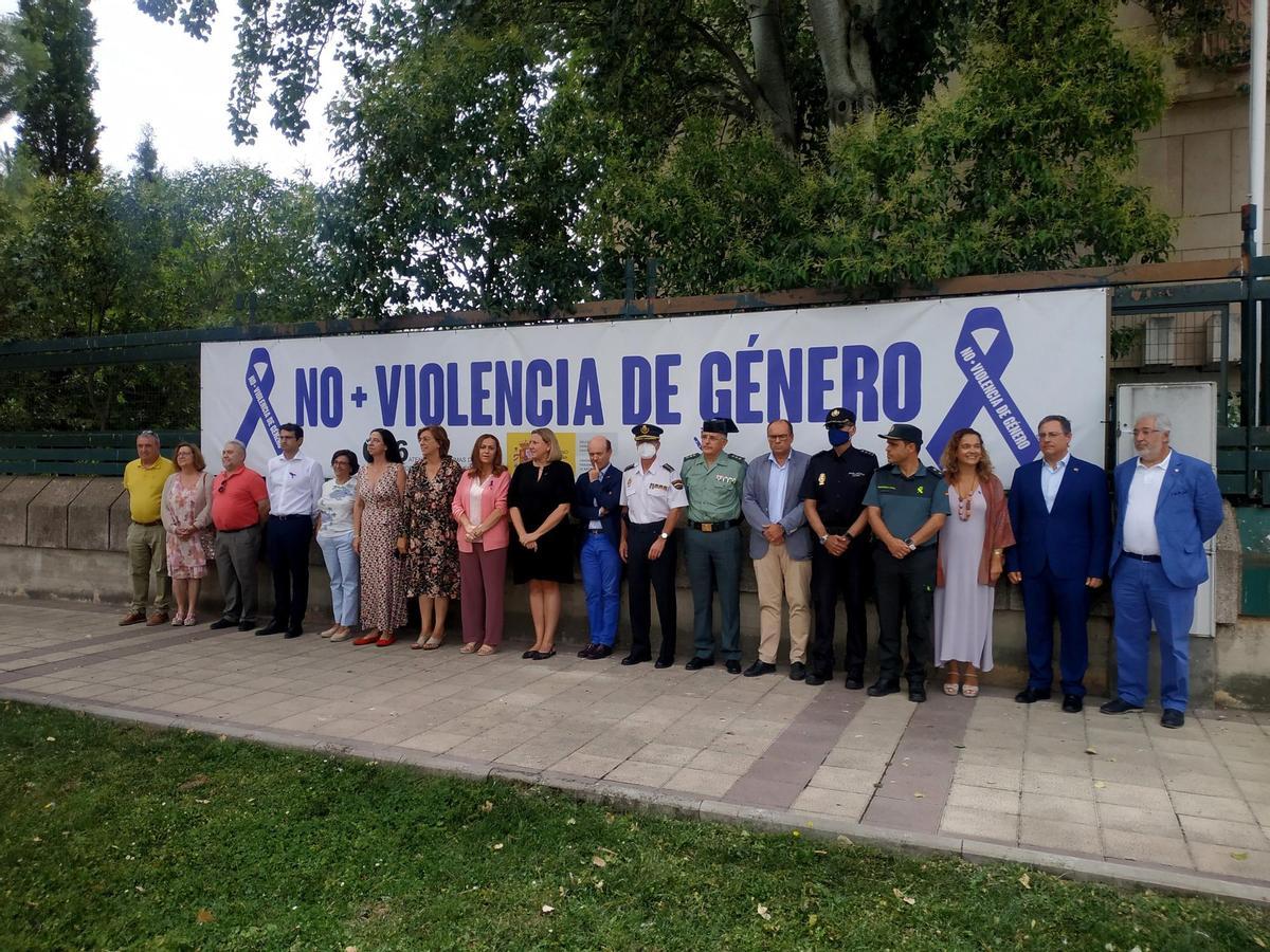 Concentración de repulsa ante la Delegación del Gobierno por el tripe crimen registrado el sábado en el barrio de la Rondilla de Valladolid, especialmente por el que supone el segundo caso de violencia machista en la Comunidad.