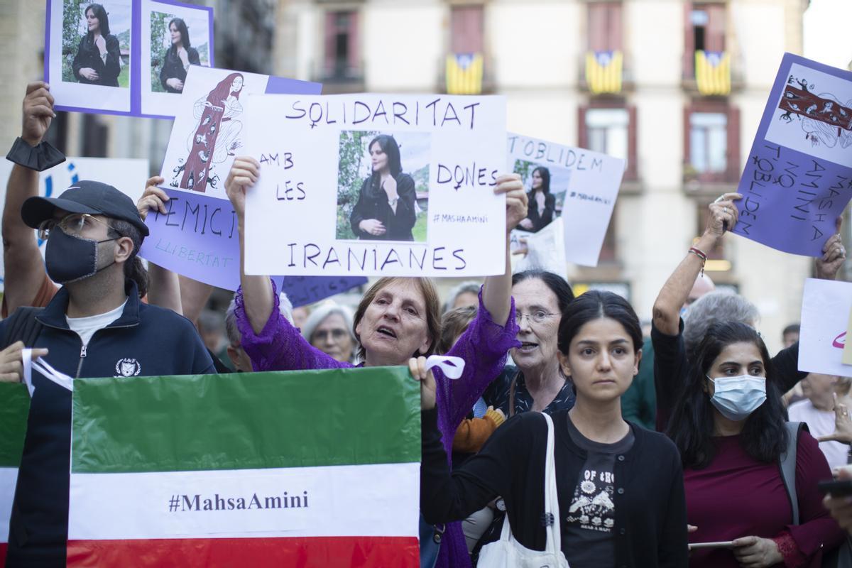 Protestas en Barcelona tras la muerte de Mahsa Amini.