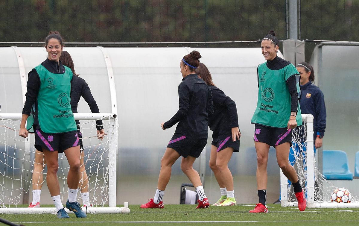 Torrejón y Jenni en un entrenamiento del Barça previo a la Champions League Torrejón y Jenni en un entrenamiento del Barça previo a la Champions League