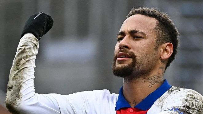 Neymar celebrando uno de sus goles contra el Lorient Neymar celebrando uno de sus goles contra el Lorient