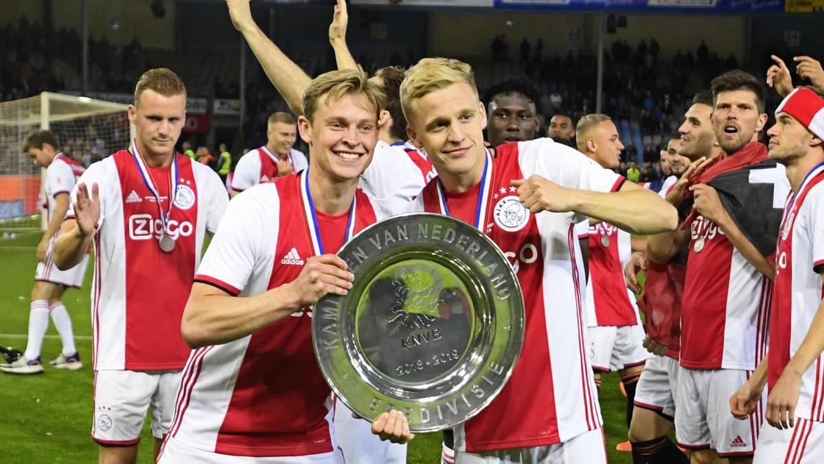 De Jong y Van de Beek celebran un título con el Ajax