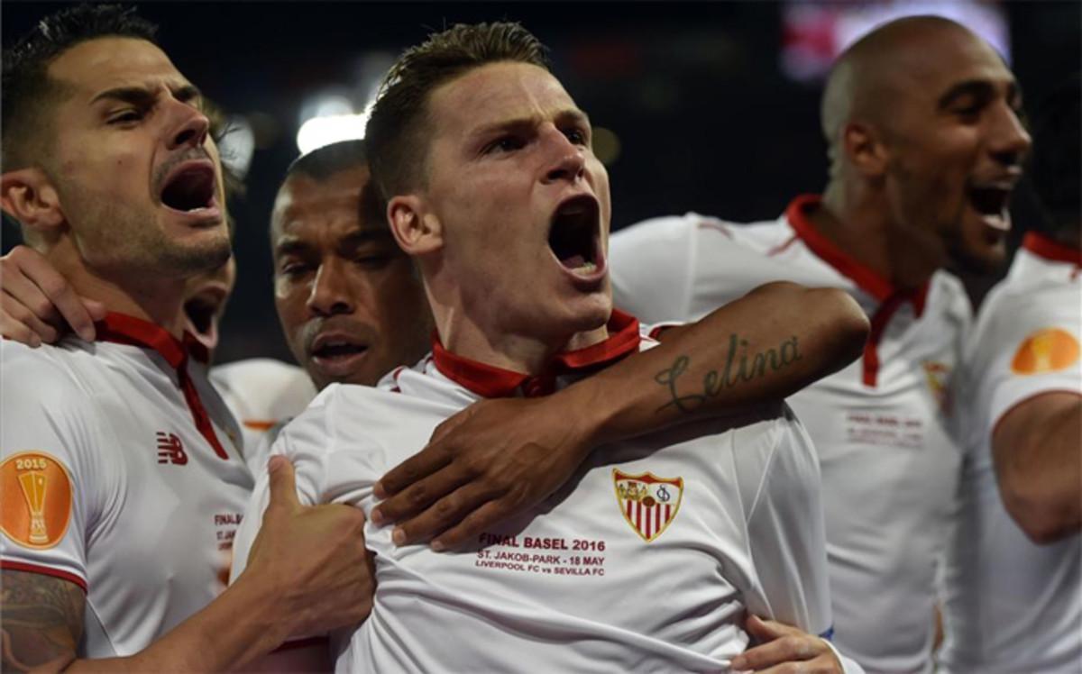 El Sevilla comenzó dominado y acabó, arrollador, ganando la final al Liverpool