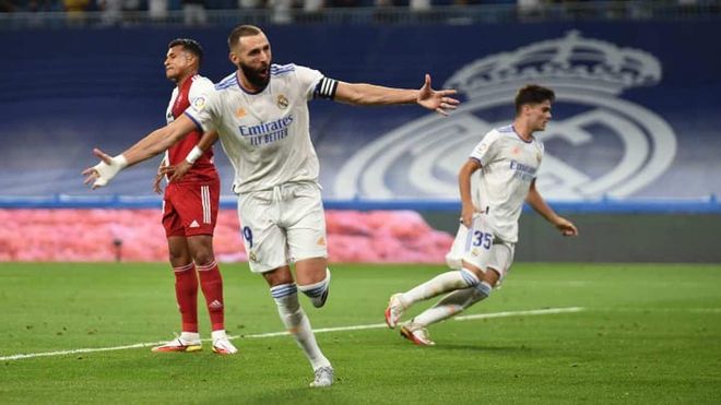 Actualmente, tanto el Real Madrid como el Valencia se encuentran en el primer lugar de la tabla Actualmente, tanto el Real Madrid como el Valencia se encuentran en el primer lugar de la tabla