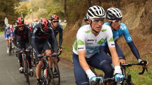 Enric Mas con el maillot blanco en la decimoquinta etapa de la Vuelta 2020 Enric Mas con el maillot blanco en la decimoquinta etapa de la Vuelta 2020