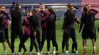 Con Xavi vuelven las sonrisas: El divertido juego durante el entrenamiento del Barça
