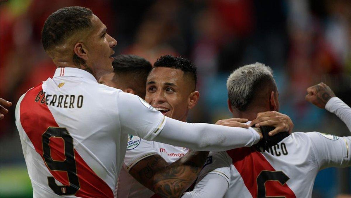 Perú goleó a Chile y llega a la final de la Copa América
