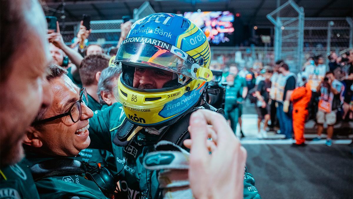 Euforia y no es para menos: así celebró Alonso con Aston Martin el podio en Arabia