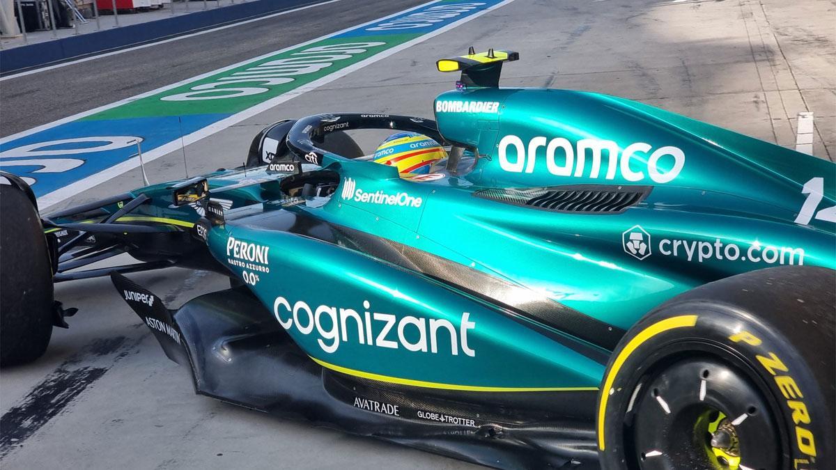 Alonso, al volante del AMR23
