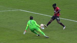 Milan - Liverpool: Kessié falló en el mano a mano con Alisson