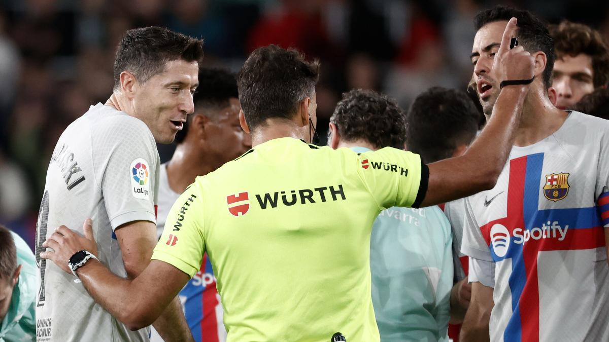 Barcelona's defence keeps getting Robert Lewandowski out of jail! Winners  and losers as Xavi's watertight backline help ensure win over Atletico  Madrid