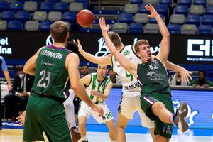 El Joventut se llevó un partido disputado en Málaga El Joventut se llevó un partido disputado en Málaga