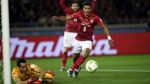 Paulinho estuvo en campo con el Guangzhou Paulinho estuvo en campo con el Guangzhou