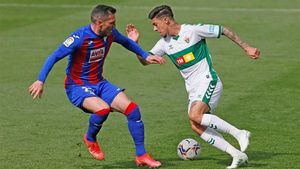 Un lance del partido entre el Eibar y el Elche Un lance del partido entre el Eibar y el Elche