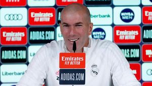 Zidane podrá sentarse mañana en el banquillo Zidane podrá sentarse mañana en el banquillo
