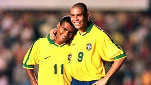 Ronaldo y Romario, con la canarinha