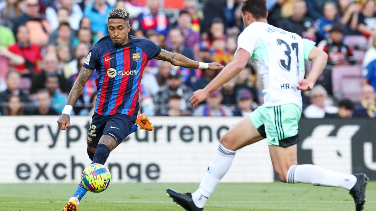 رافينيا يؤكد رغبته في البقاء مع برشلونة وعدم العودة إلى الدوري الإنجليزي الممتاز