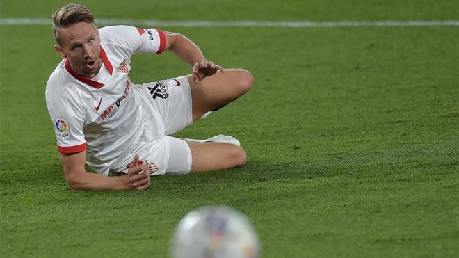 Luuk de Jong, durante el partido entre Athletic y Sevilla este lunes. Luuk de Jong, durante el partido entre Athletic y Sevilla este lunes.