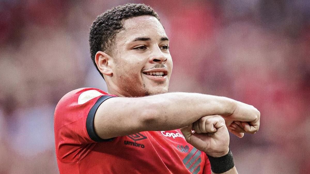 برشلونة يكثف مفاوضاته لضم المهاجم البرازيلي الشاب فيتور روكي