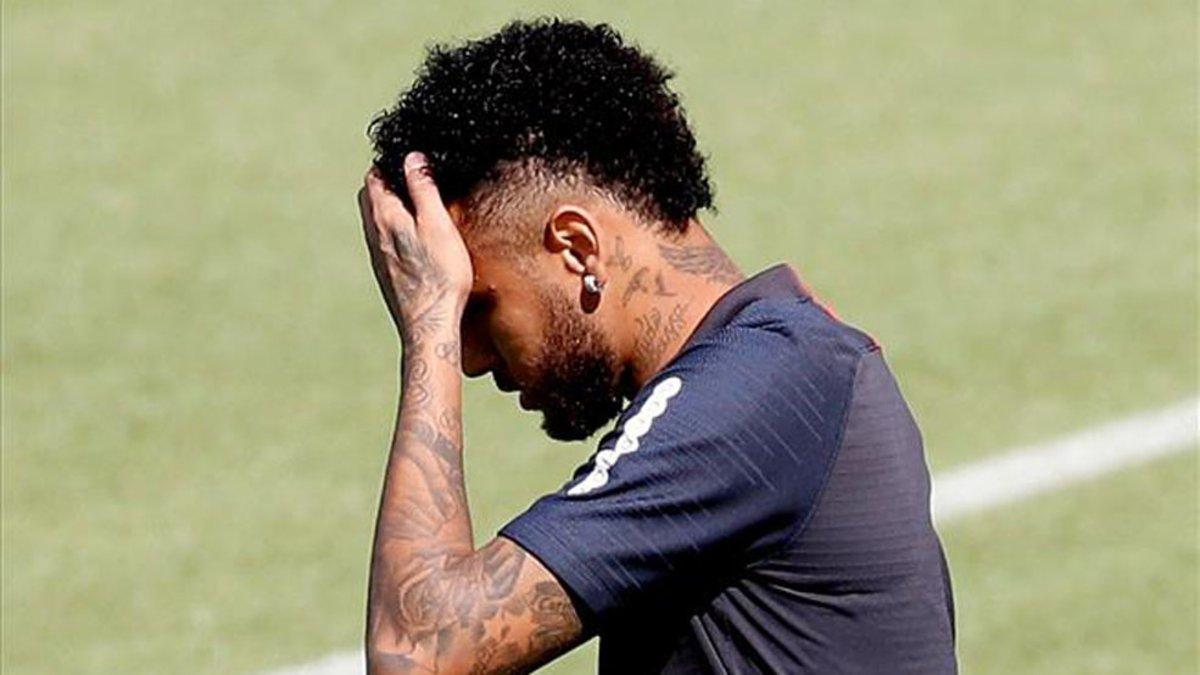 Neymar está frustrado por no haber podido cerrar su fichaje con el Barça