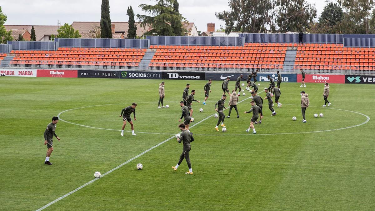 Los jugadores del Atlético, durante un entrenamiento