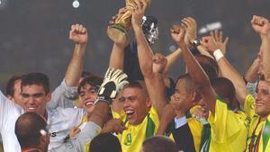 Brasil levanta la copa en Corea y Japón 2002