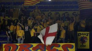 Los Dracs 1991 nunca dejan de animar en el Palau Blaugrana Los Dracs 1991 nunca dejan de animar en el Palau Blaugrana