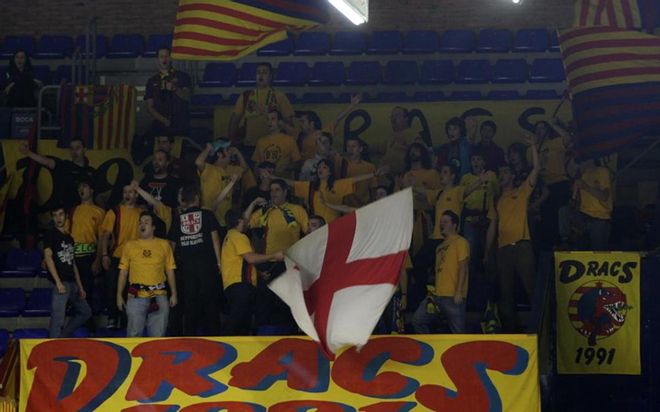 Los Dracs 1991 nunca dejan de animar en el Palau Blaugrana Los Dracs 1991 nunca dejan de animar en el Palau Blaugrana