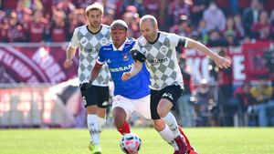 Andrés Iniesta y Sergi Samper durante la final de la Supercopa de Japón entre el Vissel Kobe y el Yokohama Marinos Andrés Iniesta y Sergi Samper durante la final de la Supercopa de Japón entre el Vissel Kobe y el Yokohama Marinos