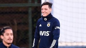Özil en su primer entreno como futbolista del Fenerbahçe Özil en su primer entreno como futbolista del Fenerbahçe