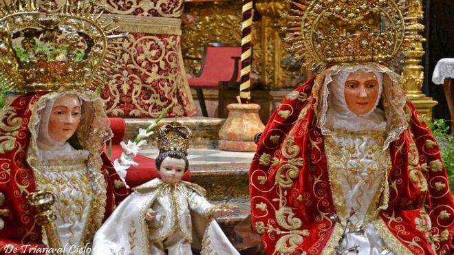 La Policía interrumpe una misa que una decena de personas celebraba en una azotea de Triana La Policía interrumpe una misa que una decena de personas celebraba en una azotea de Triana
