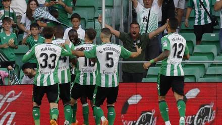 Resumen, goles y highlights del Betis 3 - 1 Rayo Vallecano de la jornada 34 de LaLiga Santander | LALIGA