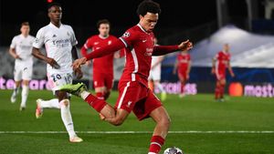 Alexander-Arnold durante el partido de ayer ante el Real Madrid Alexander-Arnold durante el partido de ayer ante el Real Madrid