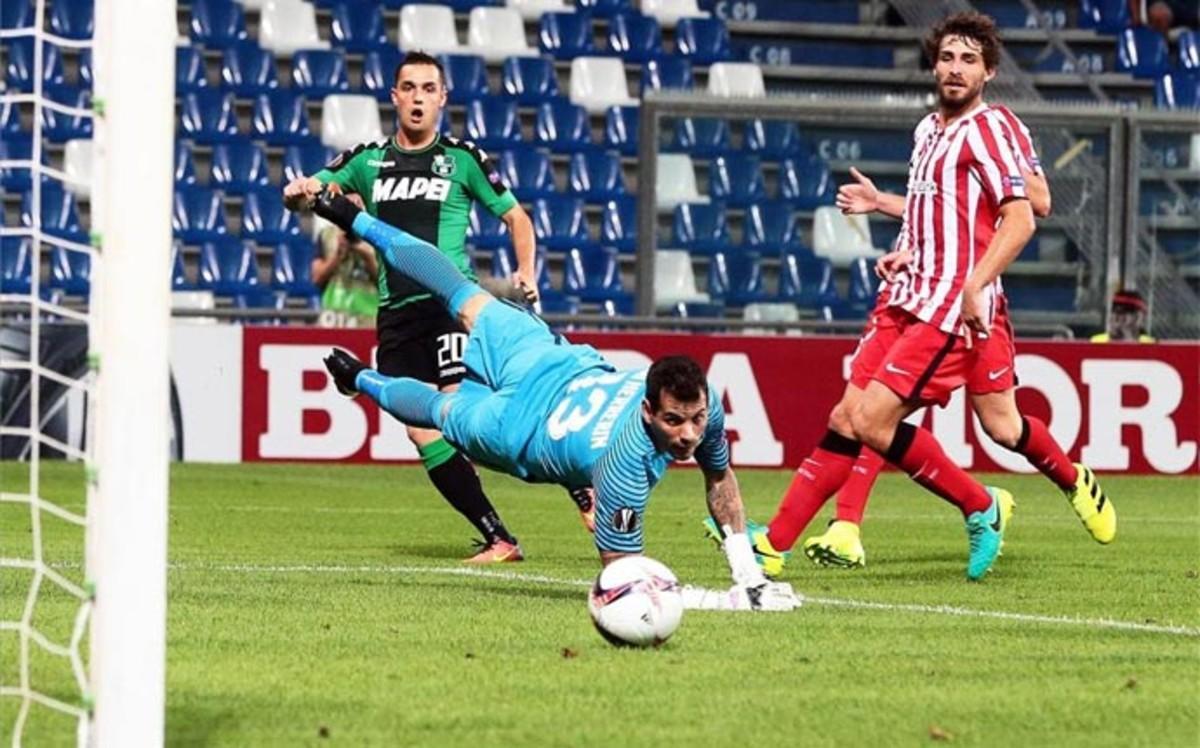 Pol Lirola marca el primer gol del Sassuolo en su triunfo por 3-0 sobre el Athletic en la Europa League 2016/17