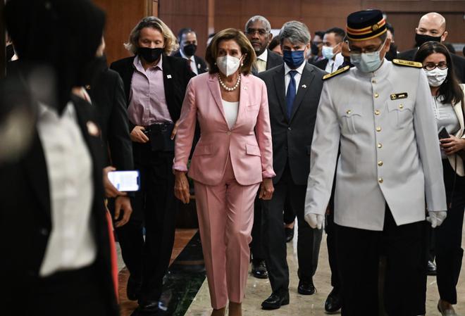 Nancy Pelosi aterriza en Taiwán a pesar de las advertencias de China