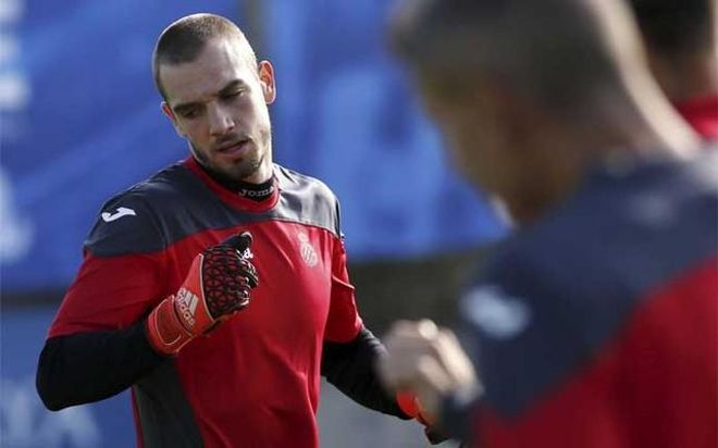 Pau López durante un entrenamiento del Espanyol Pau López durante un entrenamiento del Espanyol