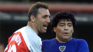 Maradona y Stoichkov durante un partido amistoso Maradona y Stoichkov durante un partido amistoso