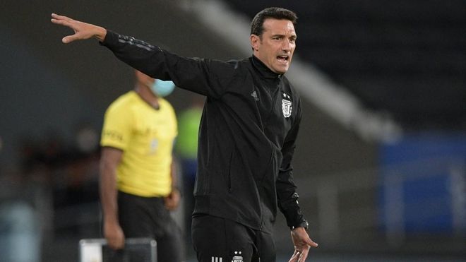 Scaloni, dirigiendo a Argentina ante Chile Scaloni, dirigiendo a Argentina ante Chile